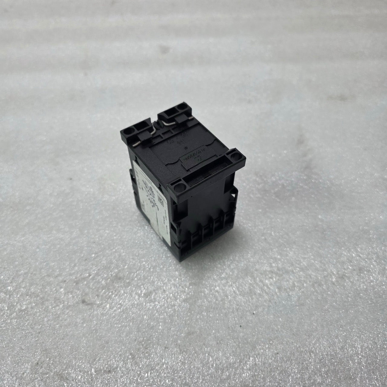 SIEMENS SIRIUS 3RH2131-1AP00 AUXILIARY CONTACTOR / CONTROL RELAY 4POLE COIL 230V