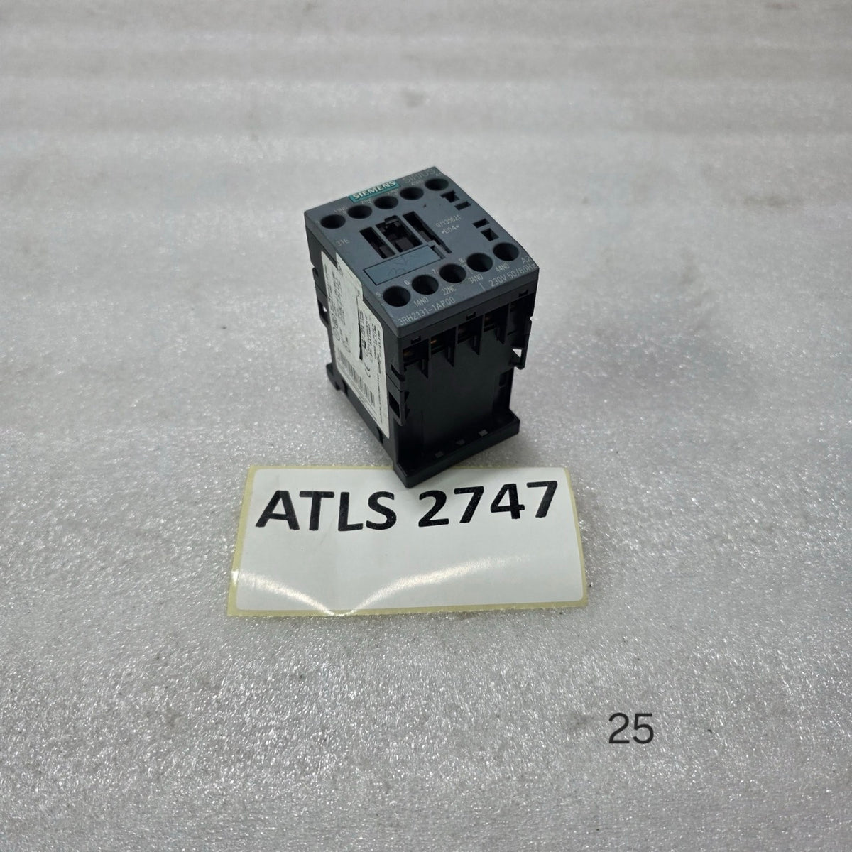 SIEMENS SIRIUS 3RH2131-1AP00 AUXILIARY CONTACTOR / CONTROL RELAY 4POLE COIL 230V