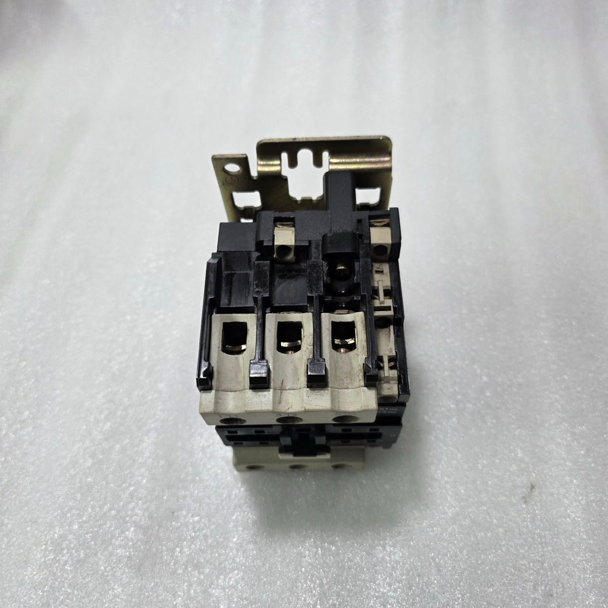 TELEMECANIQUE LC1D65 11 CONTACTOR – 65A AC3, 200–220V COIL, 1NO+1NC AUXILIARY, 3