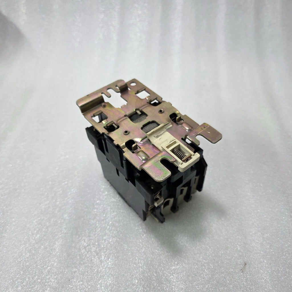 TELEMECANIQUE LC1D65 11 CONTACTOR – 65A AC3, 200–220V COIL, 1NO+1NC AUXILIARY, 3