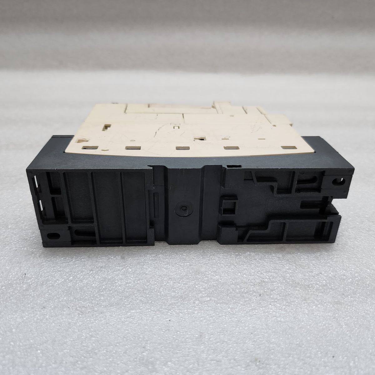 TELEMECANIQUE LUCAX6FU 0.15-0.6A 3PH MOTOR STANDARD CONTROL UNIT 110-240VAC/DC