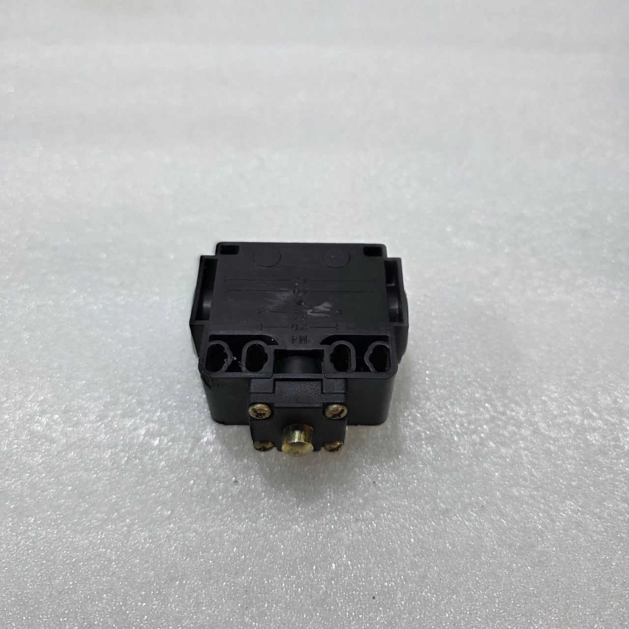 TELEMECANIQUE XCK-T110 LIMIT SWITCH IP65 | INDUSTRIAL POSITION SWITCH 500V 10A