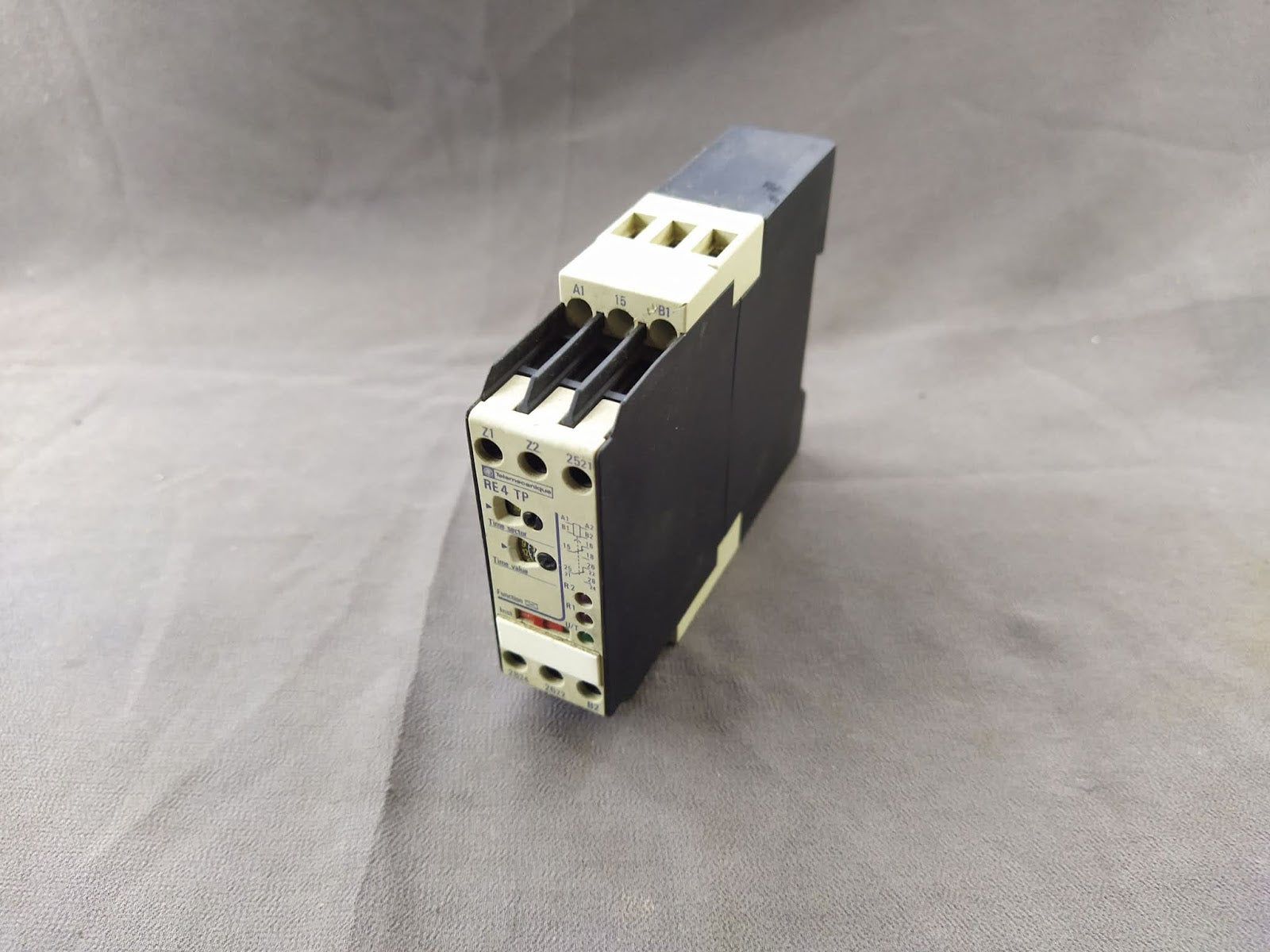 3 X Telemecanique RE4 TP13BU Time Delay Relay 0.05s-300h 110-240V X LOT OF 3 PC