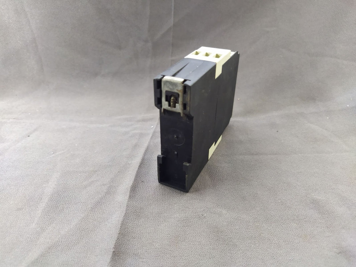 3 X Telemecanique RE4 TP13BU Time Delay Relay 0.05s-300h 110-240V X LOT OF 3 PC