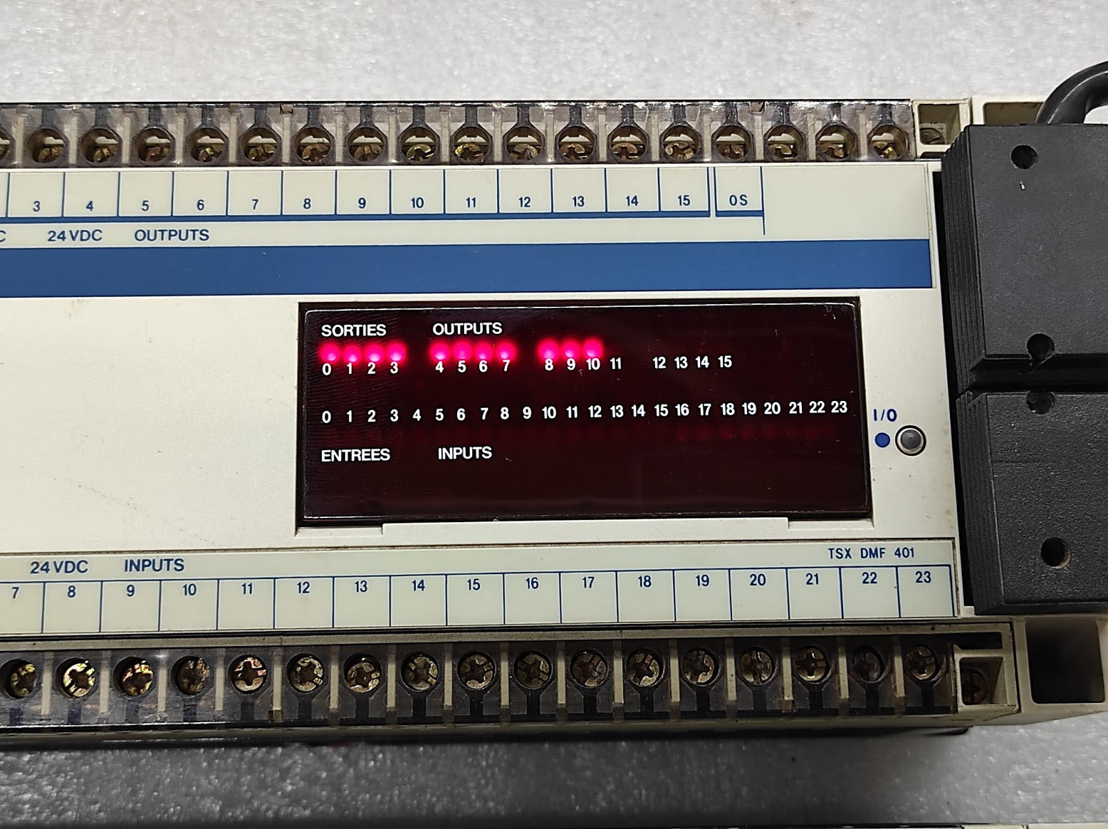 TELEMECANIQUE TSXDMF401 40 I/O 24VDC PROT. EXTENS