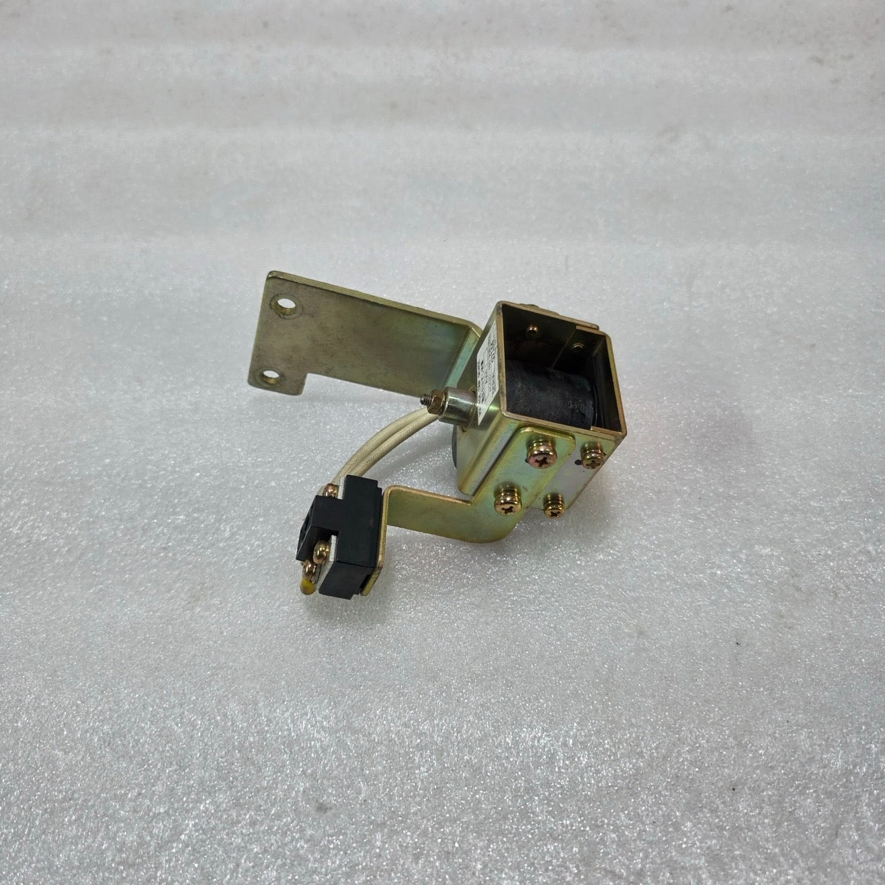 TERASAKI AVH-1 VOLTAGE TRIP DEVICE NA-5977-1-3 |420–480V AC UNDERVOLTAGE RELEASE