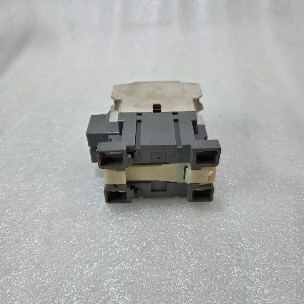 TERASAKI TKC9 CONTACTOR 3 POLE 20A 600VAC AC-3 MOTOR STARTER COIL 220V 50/60HZ