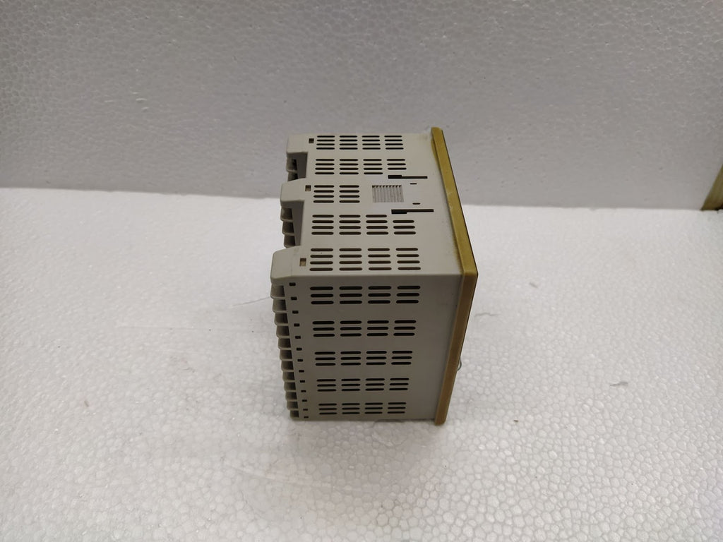 Yamatake Azbil SDC 36 Digital Indicating Controller C36TC0UA4000 SDC36 100-240V