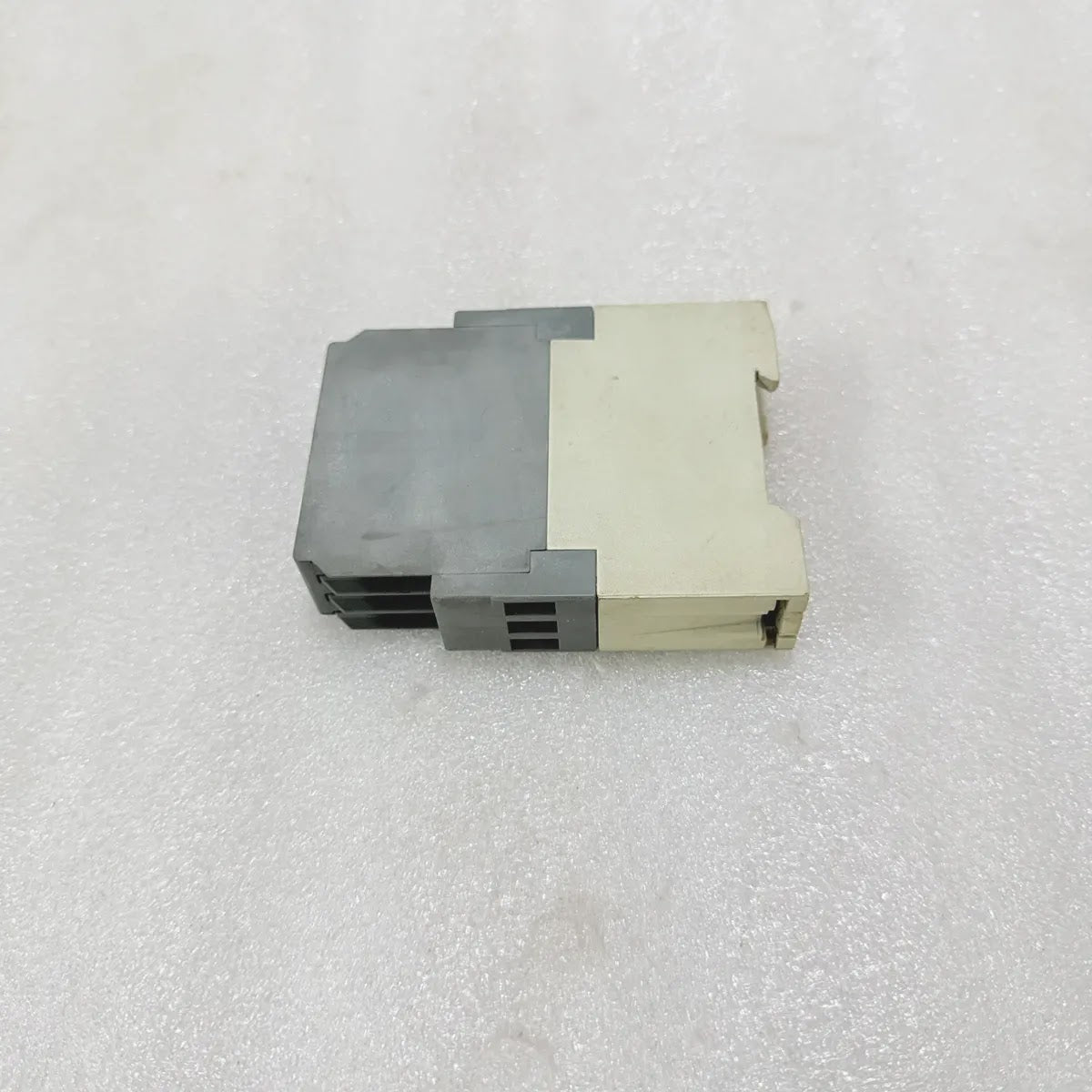 ABB CT-ARS Off-Delay Time Relay 1SVR430120R0100 Pre-Owned