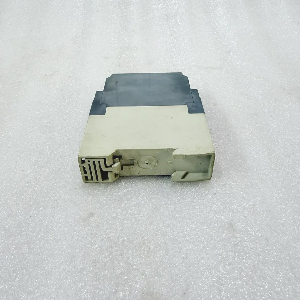 ABB CT-ARS Off-Delay Time Relay 1SVR430120R0100 Pre-Owned