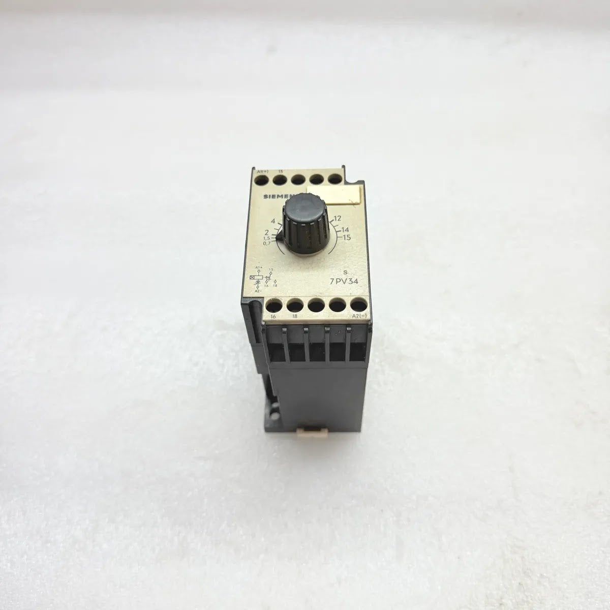 SIEMENS 7PV3440-1GA On-Delay Timer Relay 220V 0.7-15s