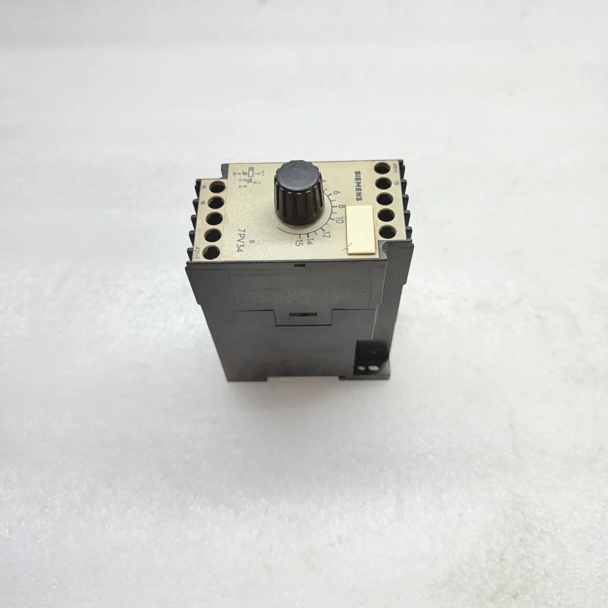 SIEMENS 7PV3440-1GA On-Delay Timer Relay 220V 0.7-15s