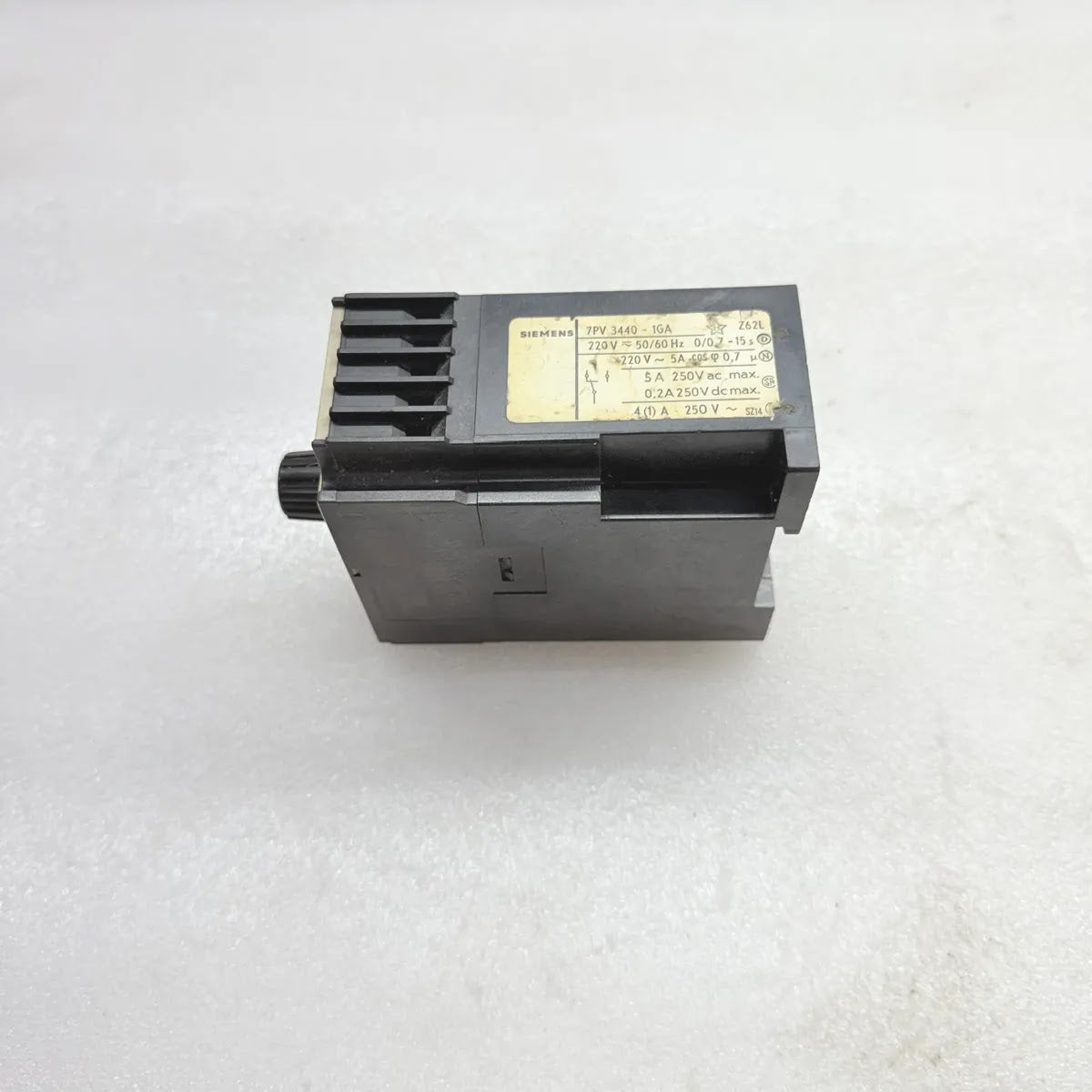 SIEMENS 7PV3440-1GA On-Delay Timer Relay 220V 0.7-15s
