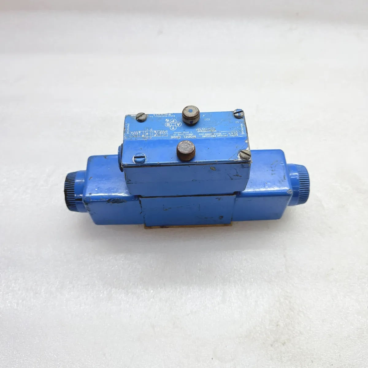 EATON 02-110381 Hydraulic Directional Control Valve 350bar