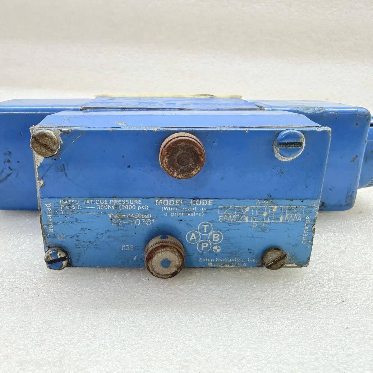 EATON 02-110381 Hydraulic Directional Control Valve 350bar