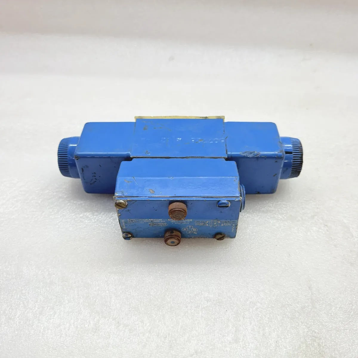 EATON 02-110381 Hydraulic Directional Control Valve 350bar