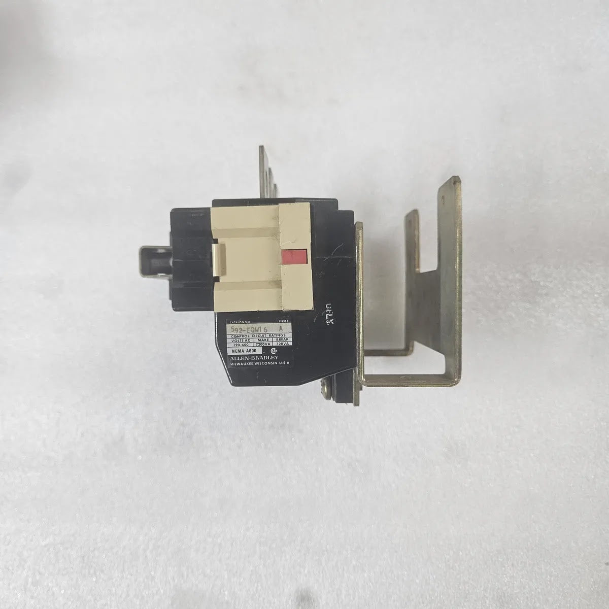 A Bradley 592-EOW16 Overload Relay NEMA A600 120-600V
