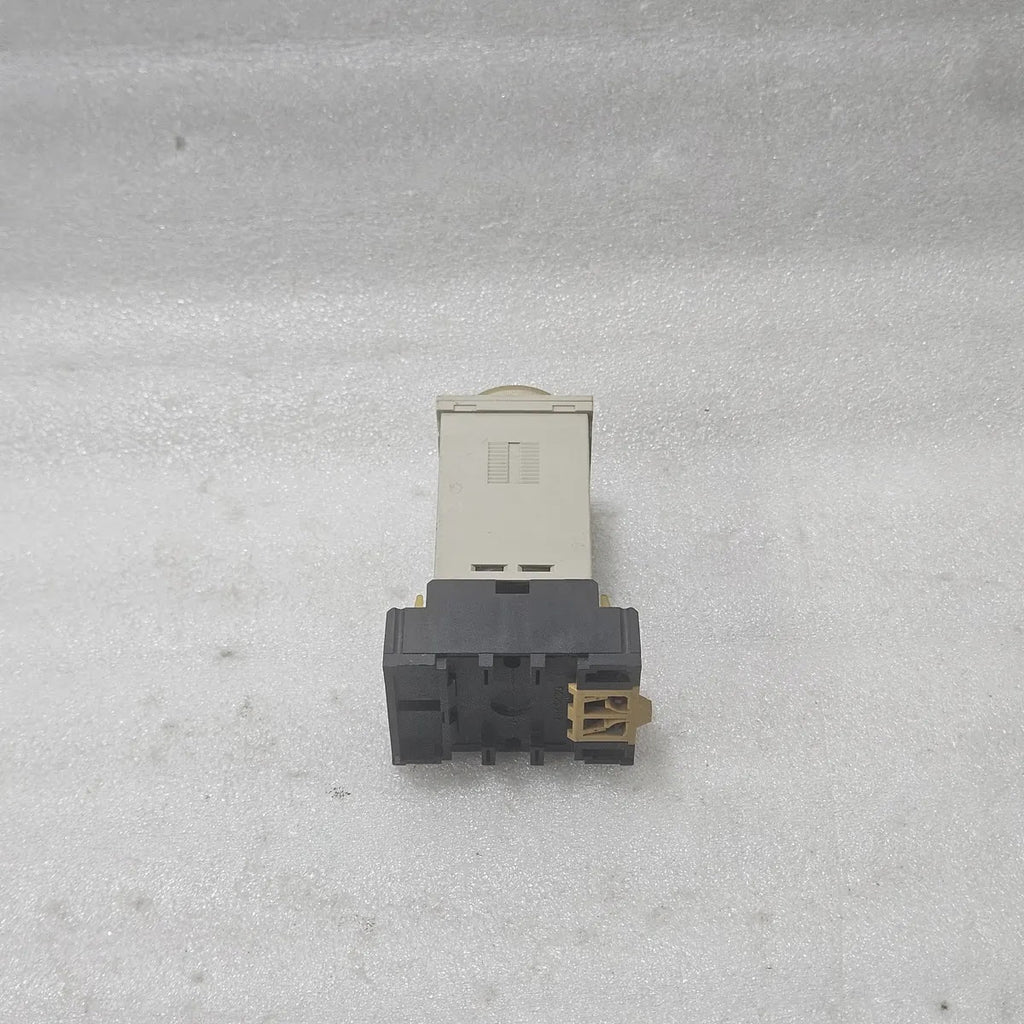 Omron H3BA Timer 24VDC 5A 250VAC with Socket Base