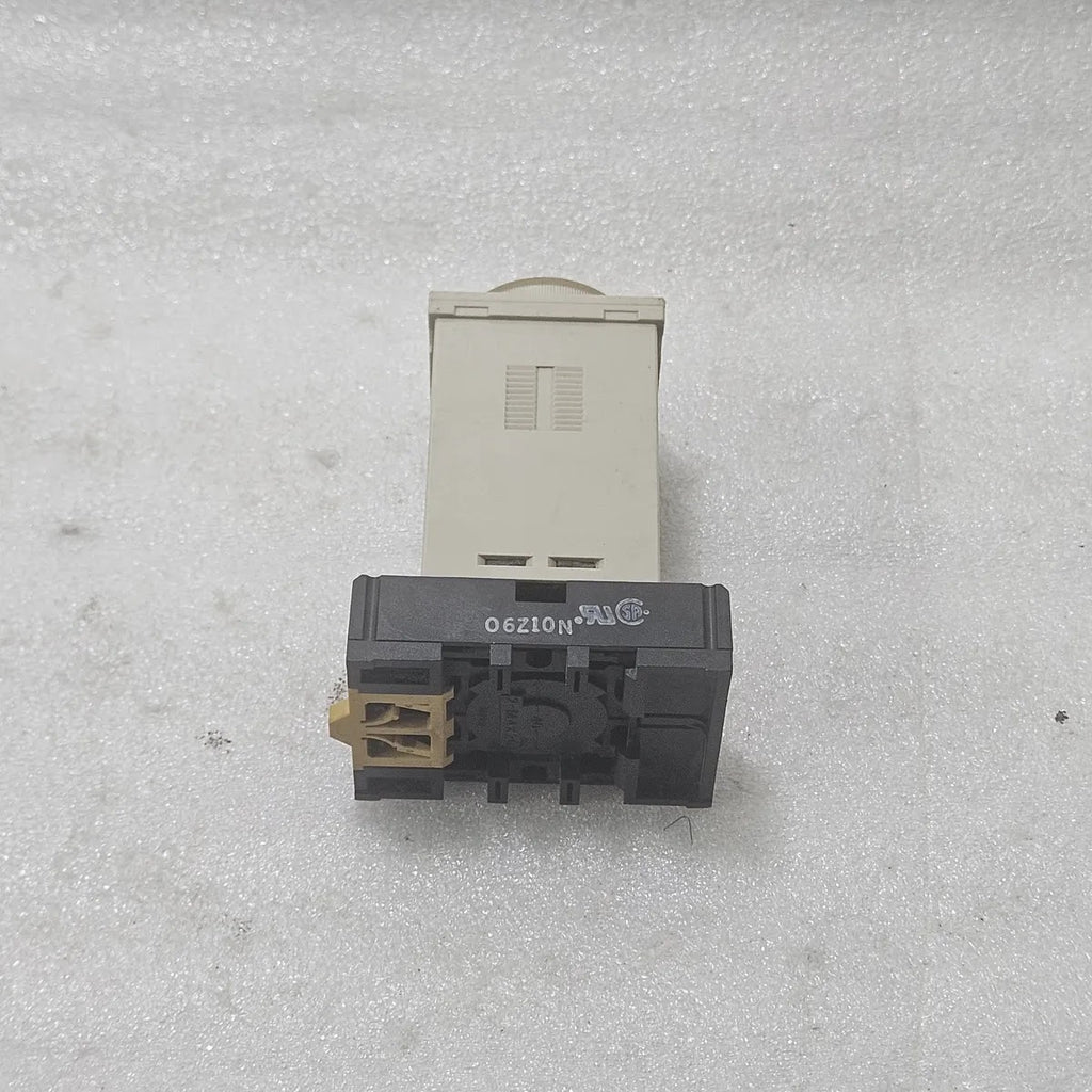 Omron H3BA-8H-305 Timer 100/110/120VAC 5A 250VAC Resistive