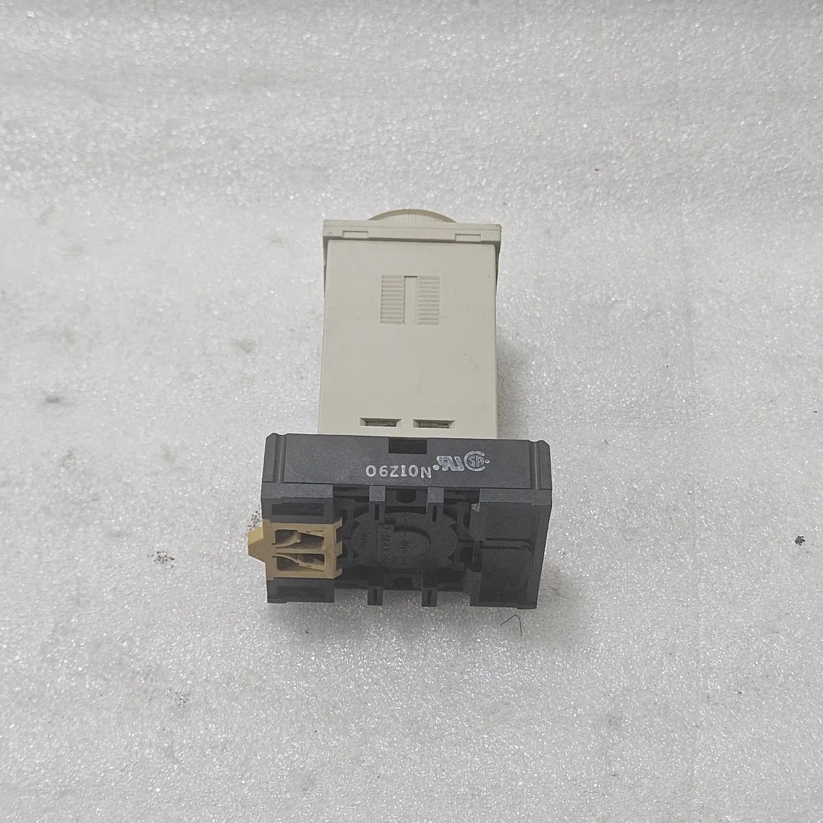 Omron H3BA-8H-305 Timer 100/110/120VAC 5A 250VAC Resistive