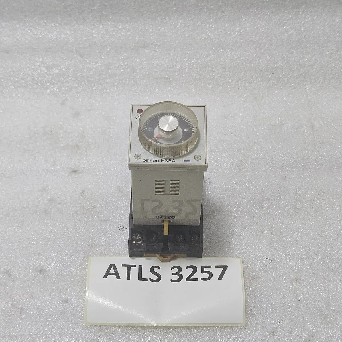 Omron H3BA-8H-305 Timer 100/110/120VAC 5A 250VAC Resistive