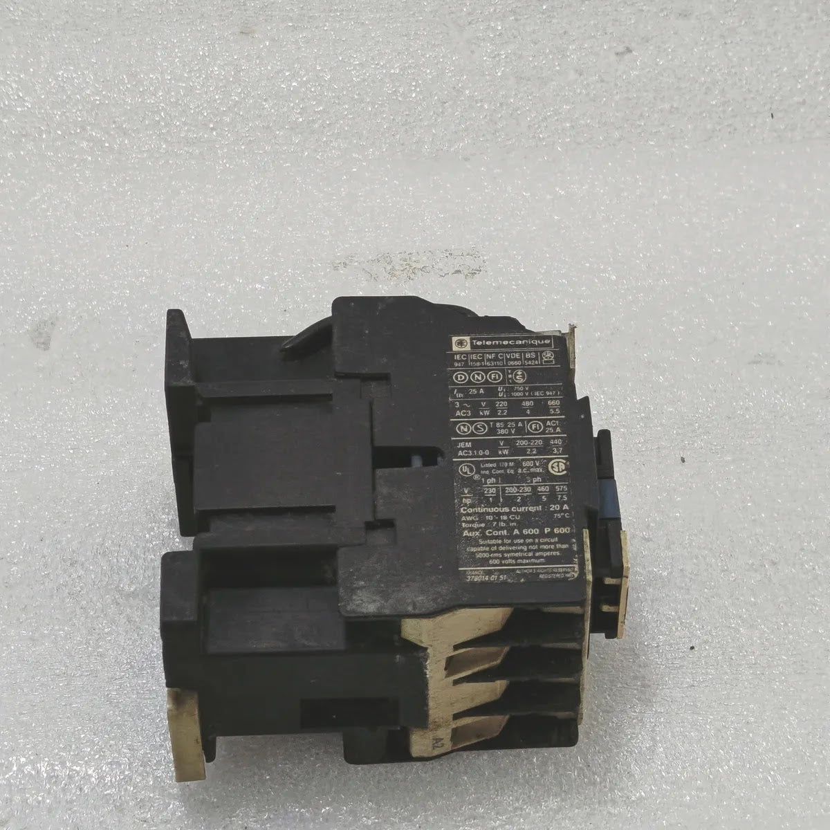 Telemecanique LC1 D09 10 Contactor 25A 660V Coil 110V 3-Pole IEC 947