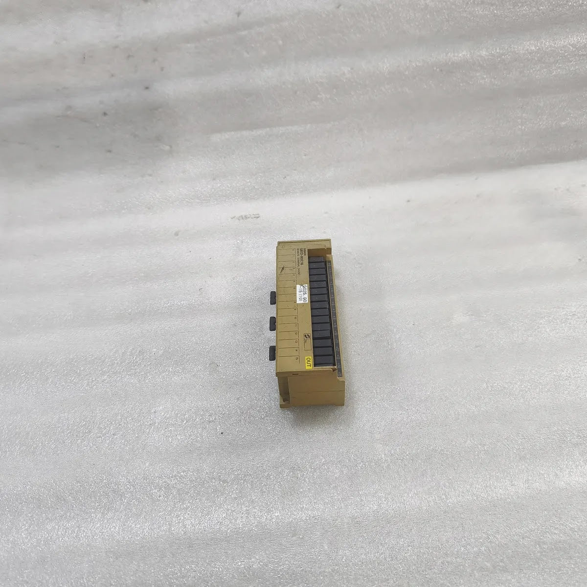 Omron SRT2-ROC16 Remote Terminal 24VDC Output Module CompoBus/S