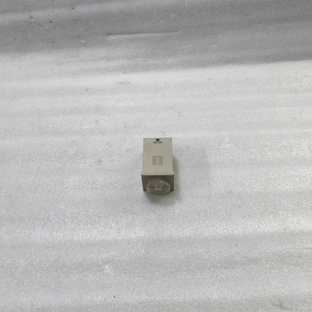 Omron H3BA-8H-305 Timer 100/110/120VAC 50/60Hz Contact 5A 250VAC