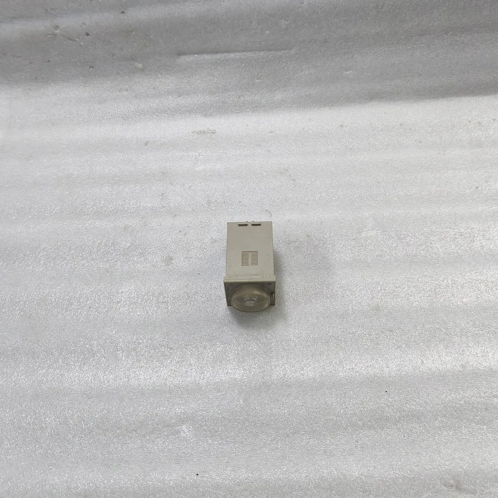 Omron H3BA-8H-305 Timer 100/110/120VAC 50/60Hz Contact 5A 250VAC