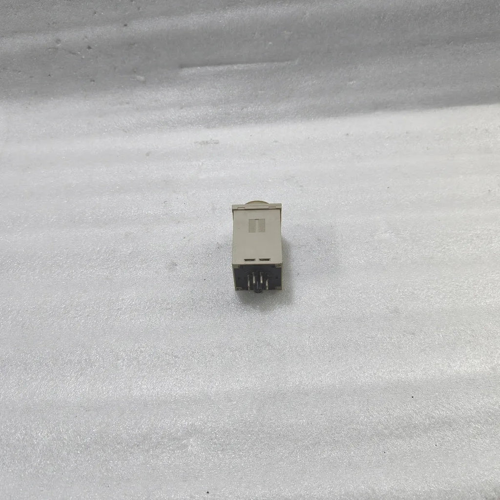 Omron H3BA-8H-305 Timer 100/110/120VAC 50/60Hz Contact 5A 250VAC