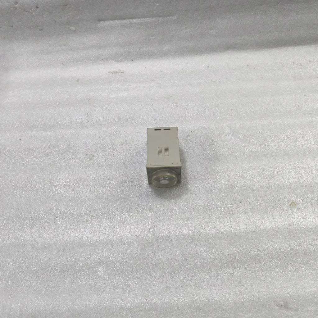 Omron H3BA-8H Timer 100/110/120VAC 50/60Hz 5A 250VAC 10sec Time Range