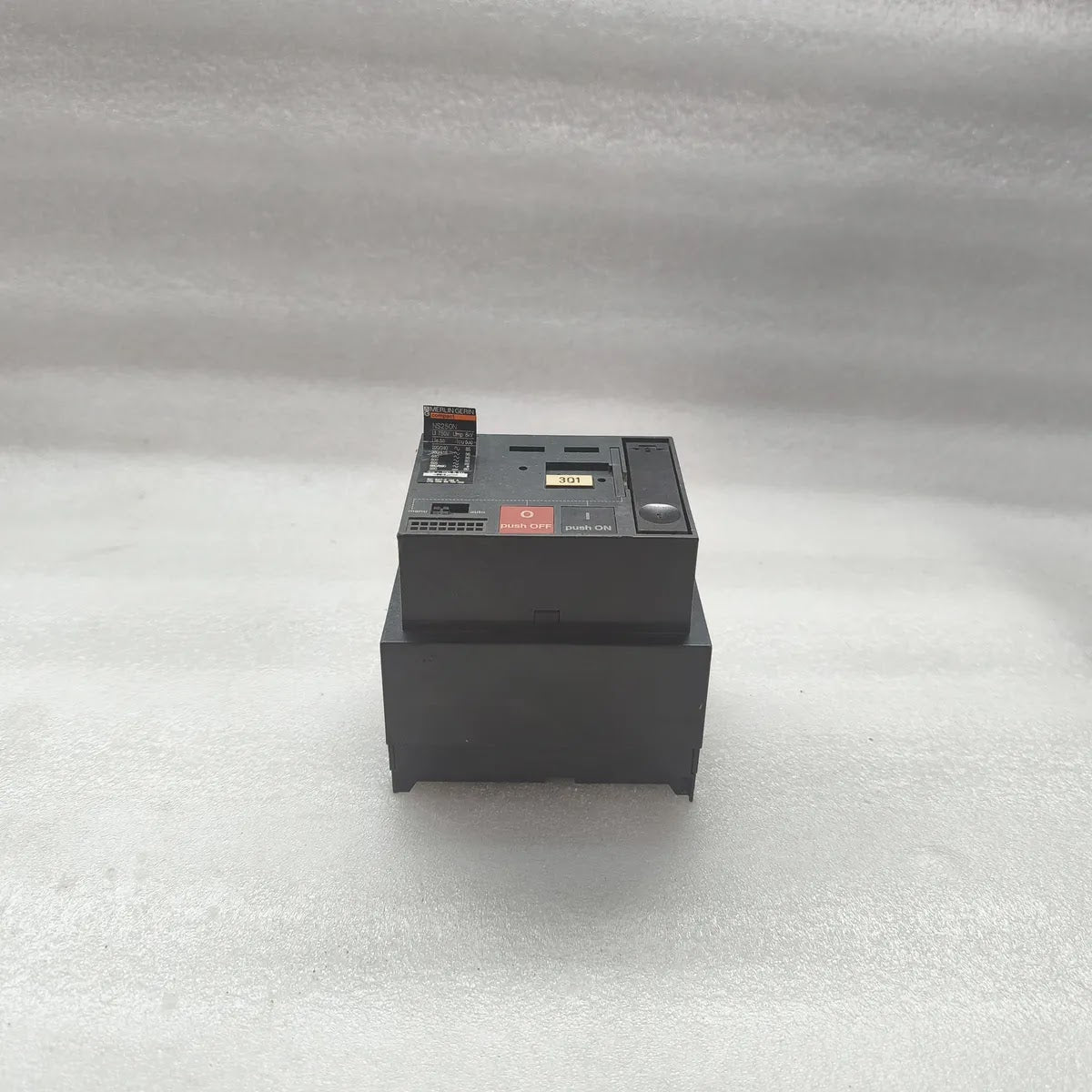 Merlin Gerin NS250N Compact Molded Case Circuit Breaker 750V Ui with UVR 250V
