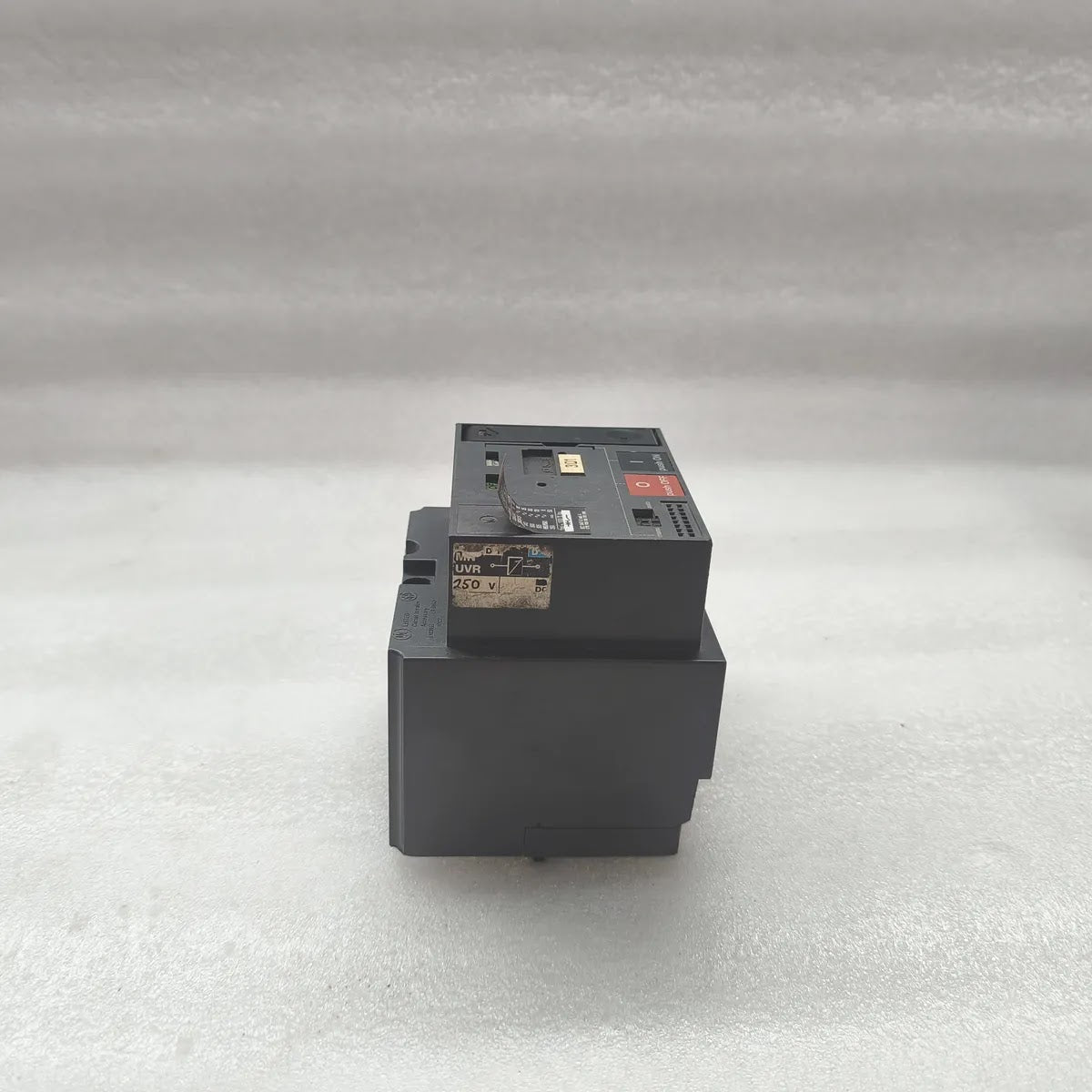 Merlin Gerin NS250N Compact Molded Case Circuit Breaker 750V Ui with UVR 250V