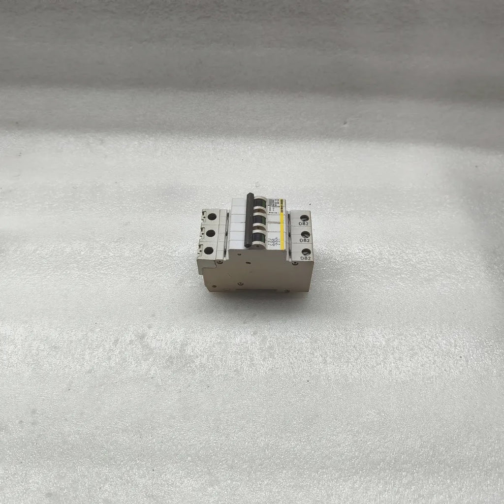 Unelec D 32 Miniature Circuit Breaker 3-Pole U-20A 380/415V 6000/10000 IEC