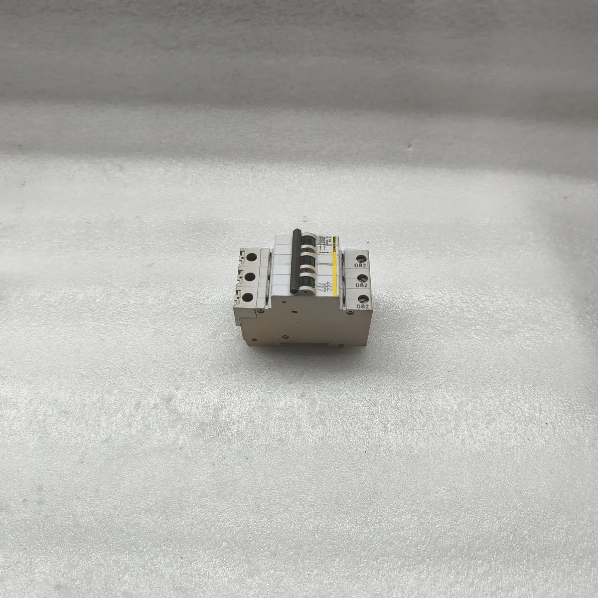 Unelec D 32 Miniature Circuit Breaker 3-Pole U-20A 380/415V 6000/10000 IEC