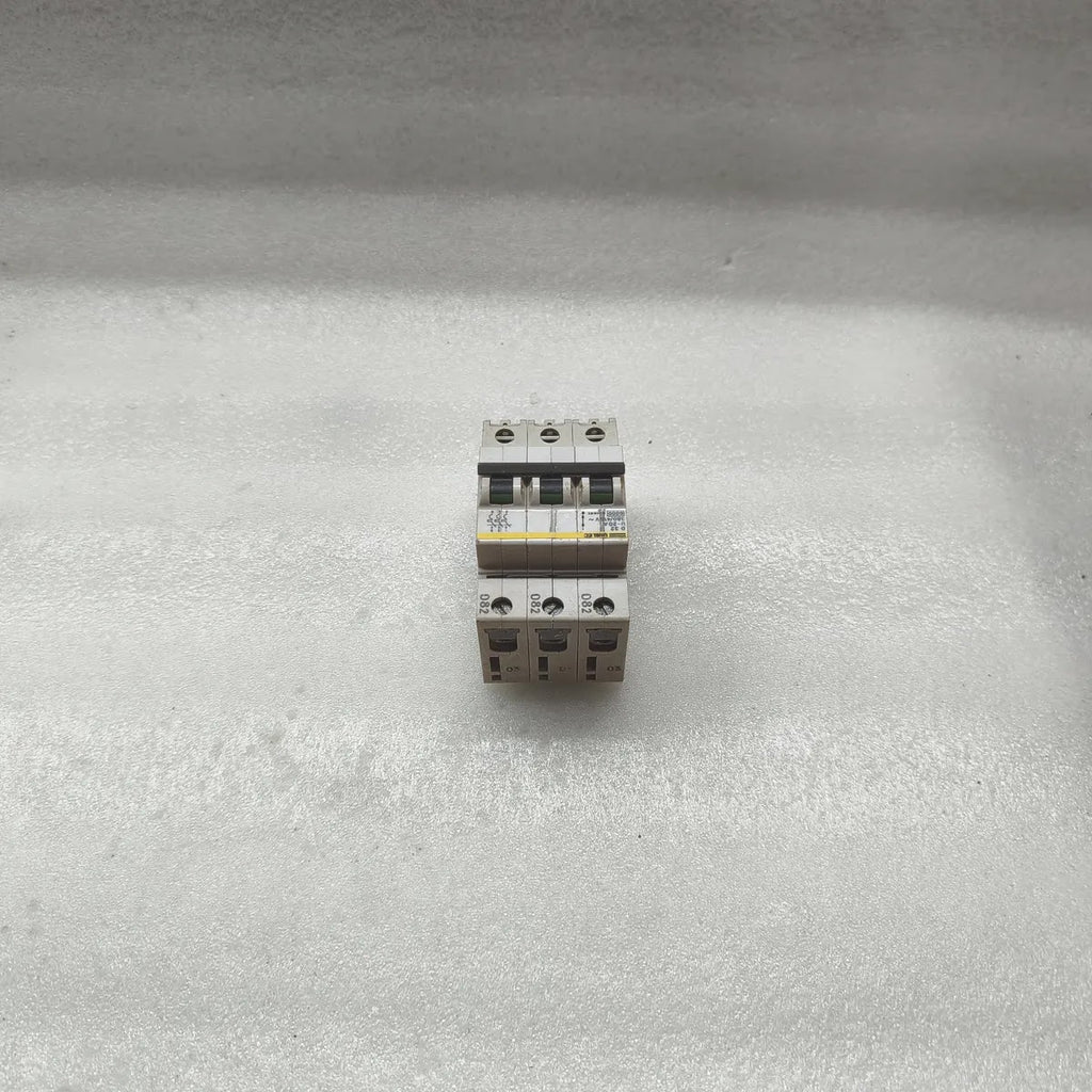 Unelec D 32 Miniature Circuit Breaker 3-Pole U-20A 380/415V 6000/10000 IEC
