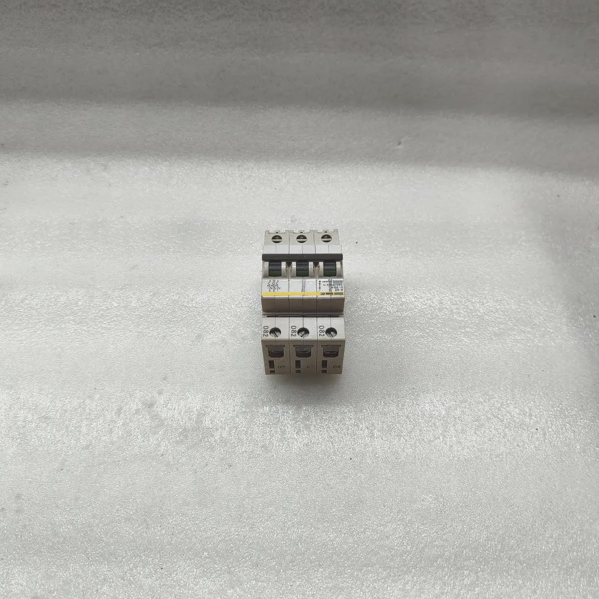 Unelec D 32 Miniature Circuit Breaker 3-Pole U-20A 380/415V 6000/10000 IEC