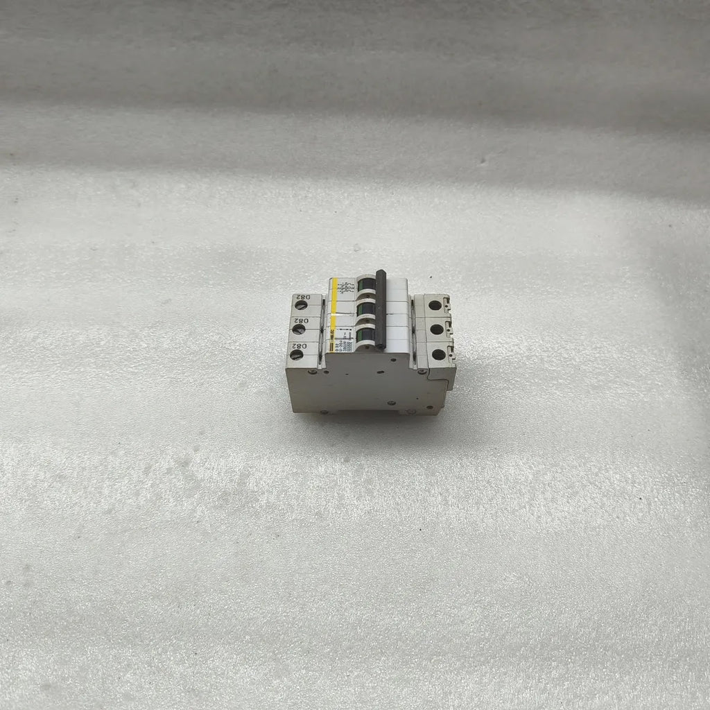 Unelec D 32 Miniature Circuit Breaker 3-Pole U-20A 380/415V 6000/10000 IEC