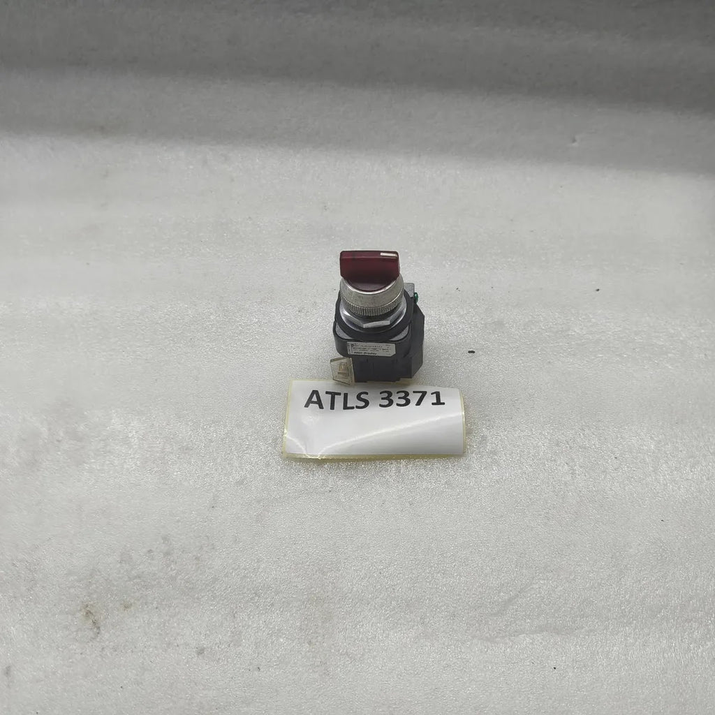 A Bradley 800T-26JRH91KB7AX Illuminated Selector Switch 240V 50/60Hz Ser V Red