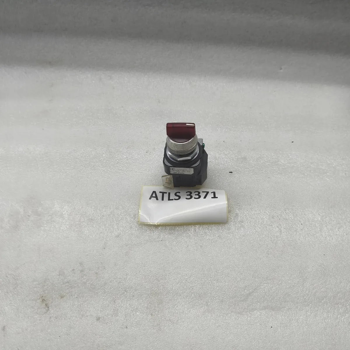 A Bradley 800T-26JRH91KB7AX Illuminated Selector Switch 240V 50/60Hz Ser V Red