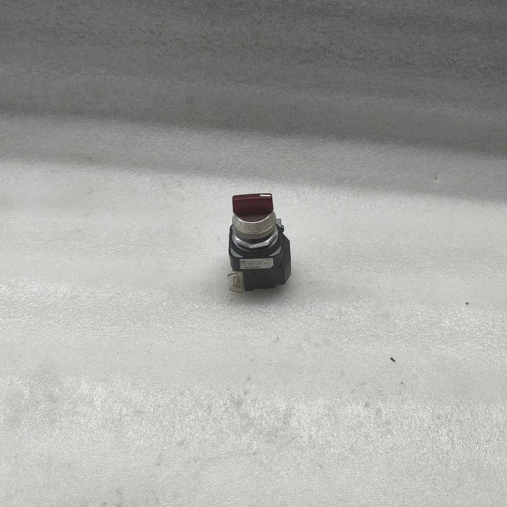A Bradley 800T-26JRH91KB7AX Illuminated Selector Switch 240V 50/60Hz Ser V Red