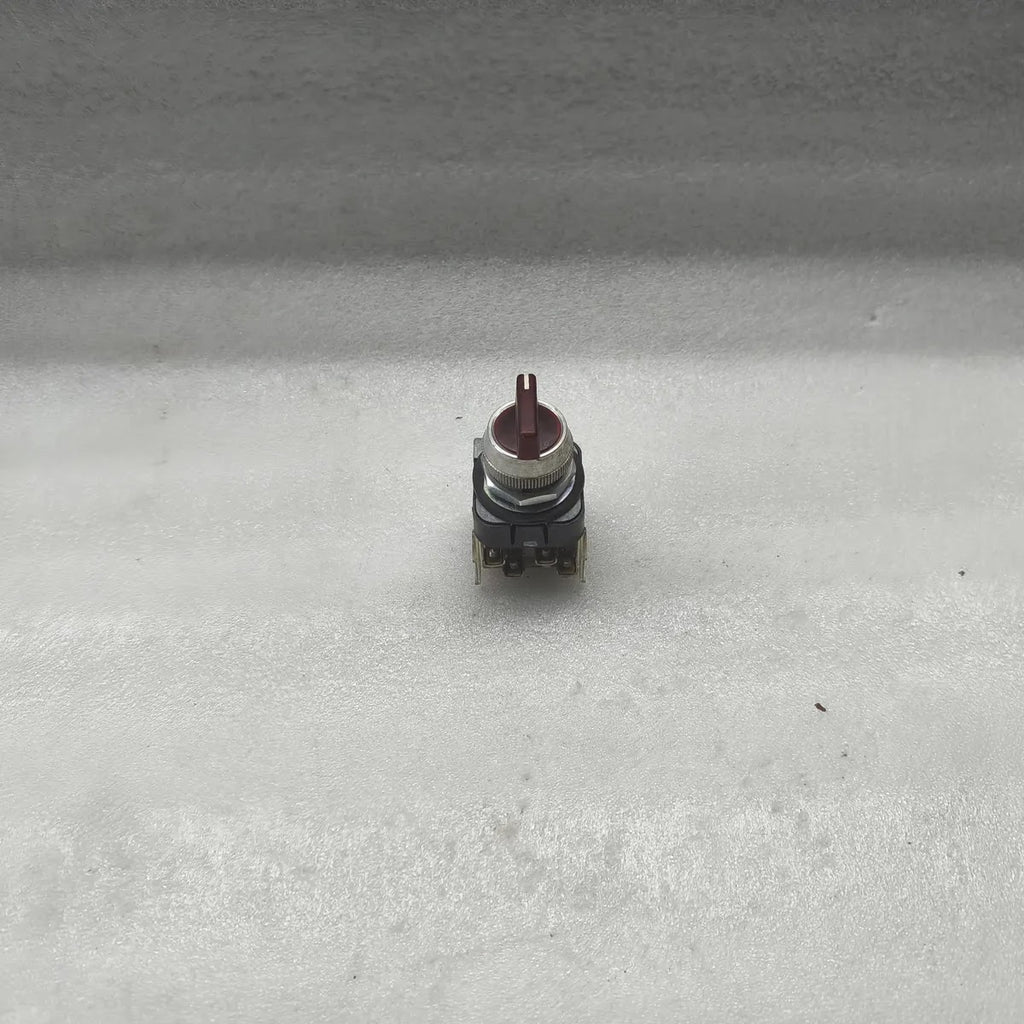 A Bradley 800T-26JRH91KB7AX Illuminated Selector Switch 240V 50/60Hz Ser V Red