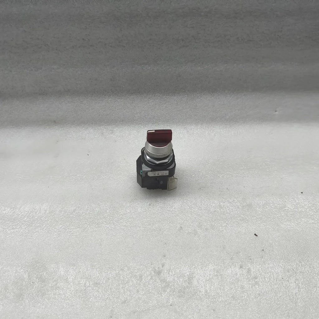 A Bradley 800T-26JRH91KB7AX Illuminated Selector Switch 240V 50/60Hz Ser V Red
