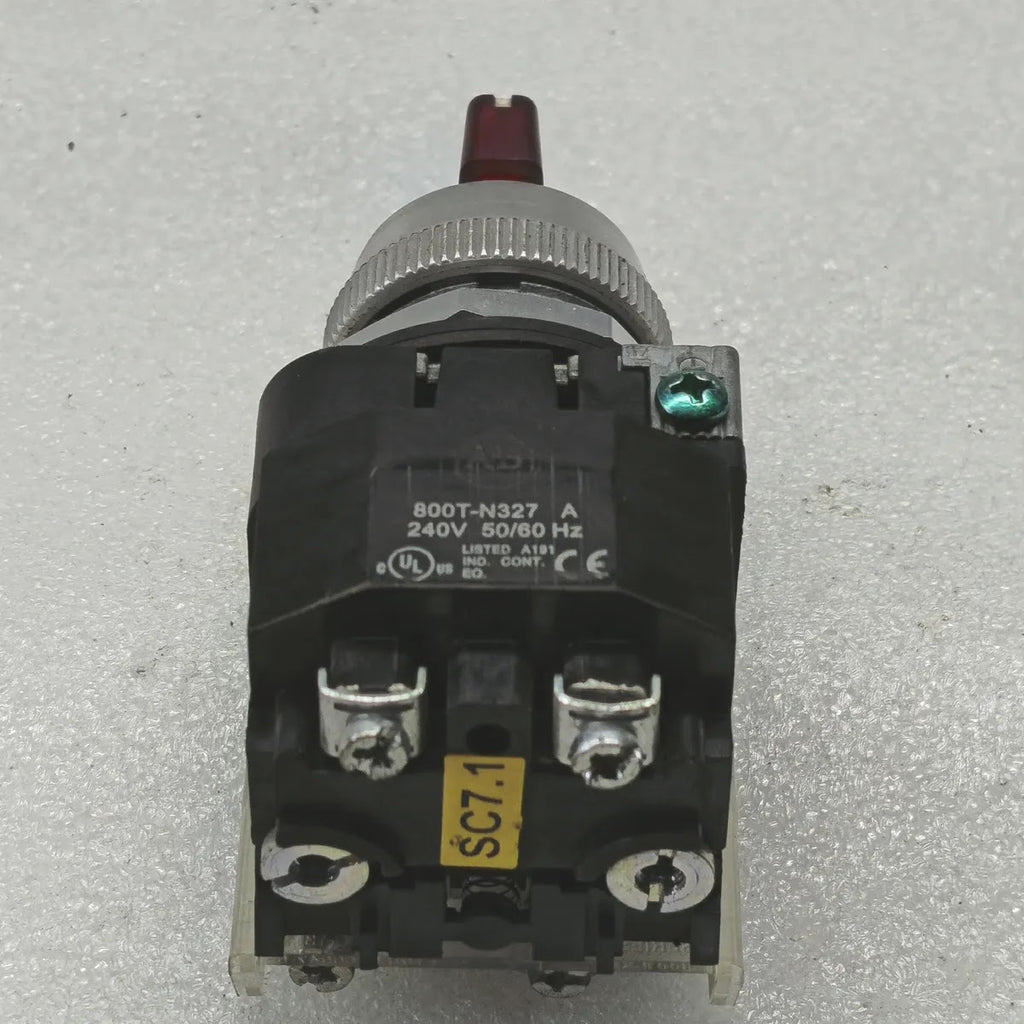 A Bradley 800T-26JRH91KB7AX Illuminated Selector Switch 240V 50/60Hz Ser V Red