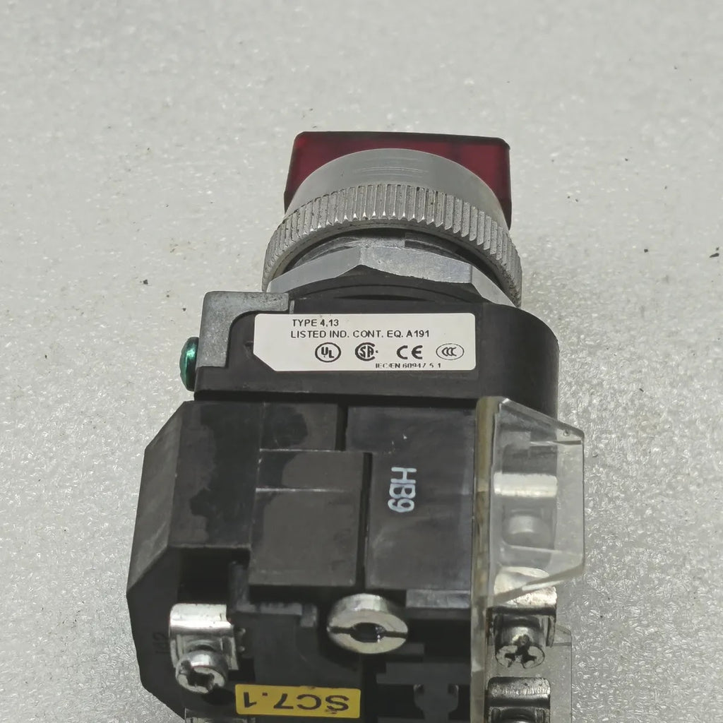 A Bradley 800T-26JRH91KB7AX Illuminated Selector Switch 240V 50/60Hz Ser V Red