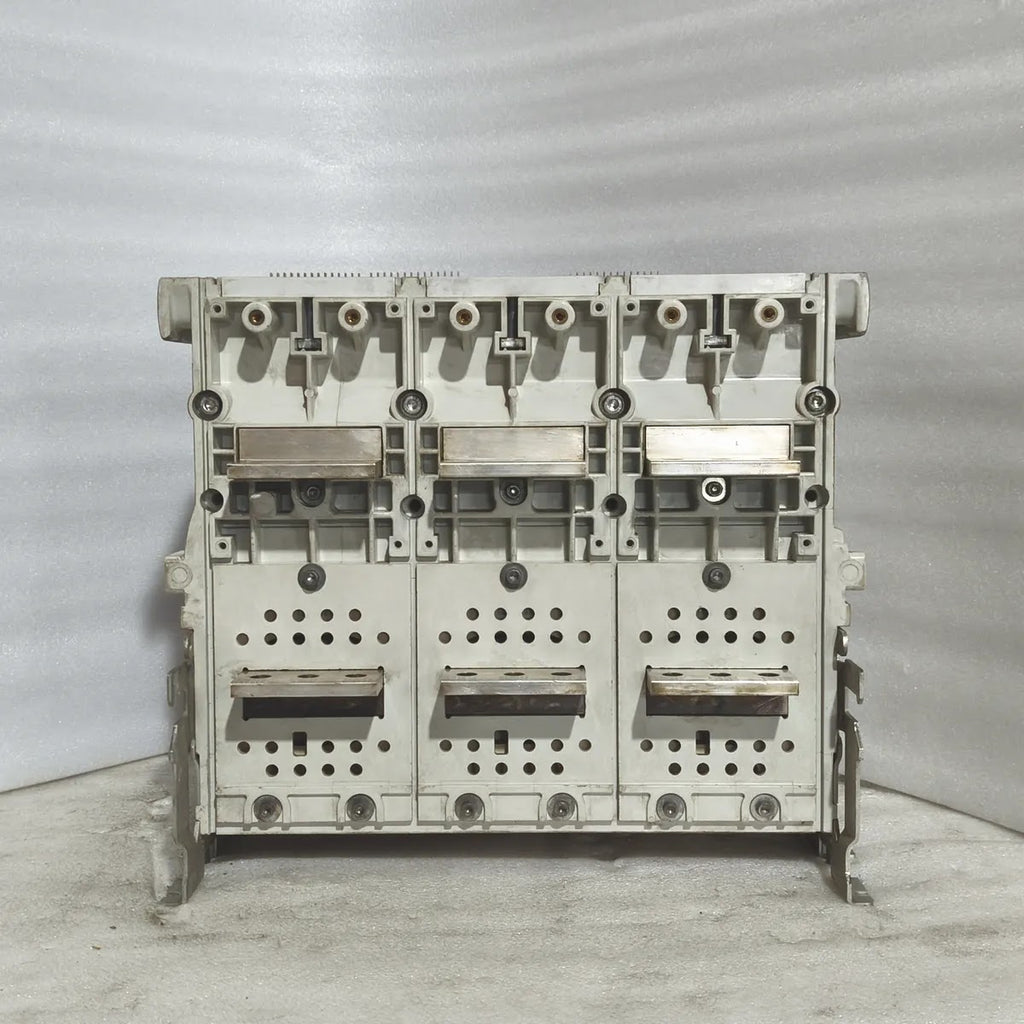 Siemens 3WL1220-3FB36-4GA4 WL II 2000S Air Circuit Breaker PROFIBUS ETU45B