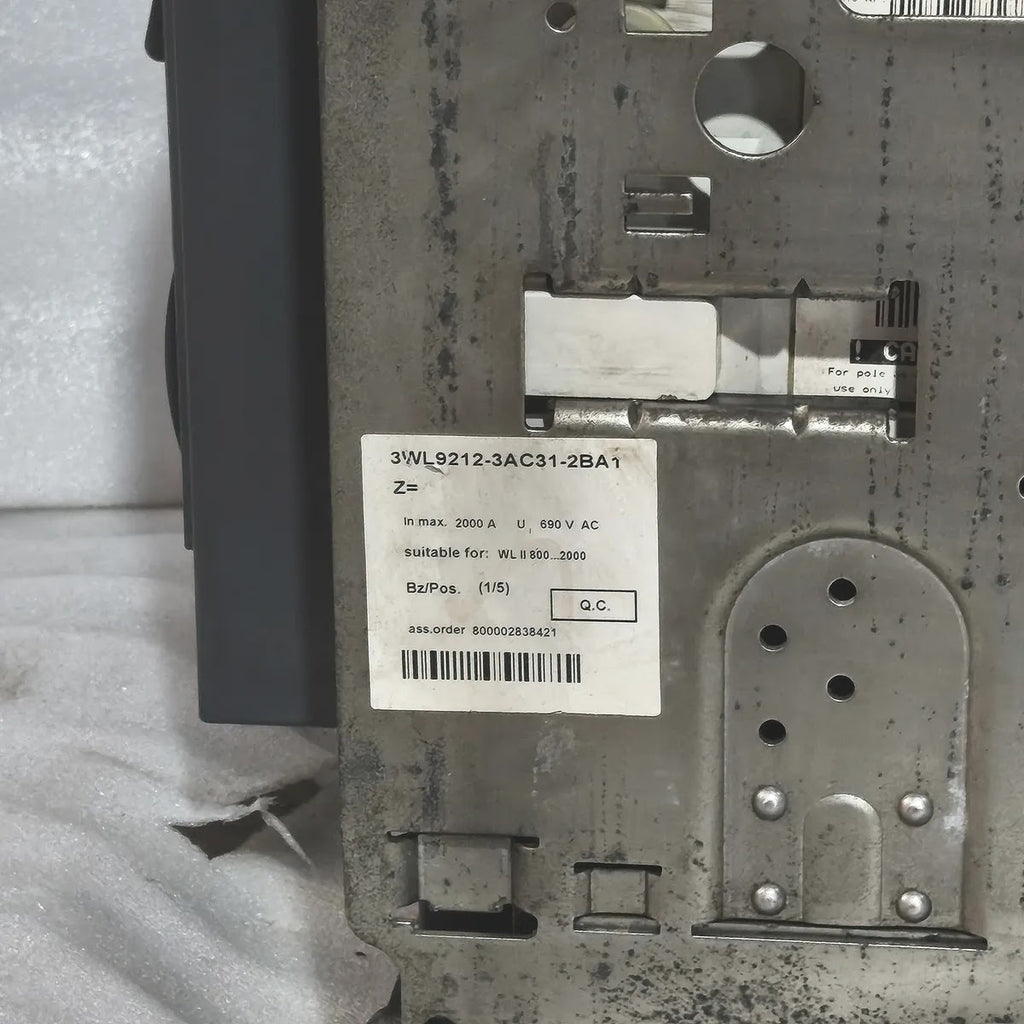 Siemens 3WL1220-3FB36-4GA4 WL II 2000S Air Circuit Breaker PROFIBUS ETU45B