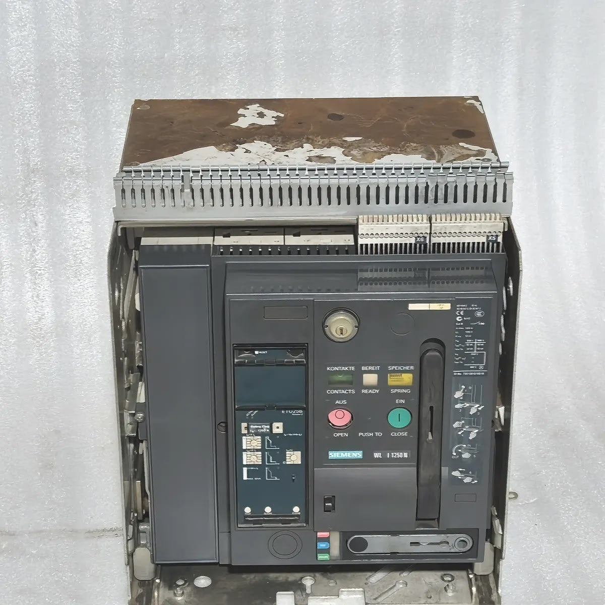Siemens WL I 1250 N Air Circuit Breaker 3WL1112-2CB45-4GS4-Z 1250A 690V ETU25B