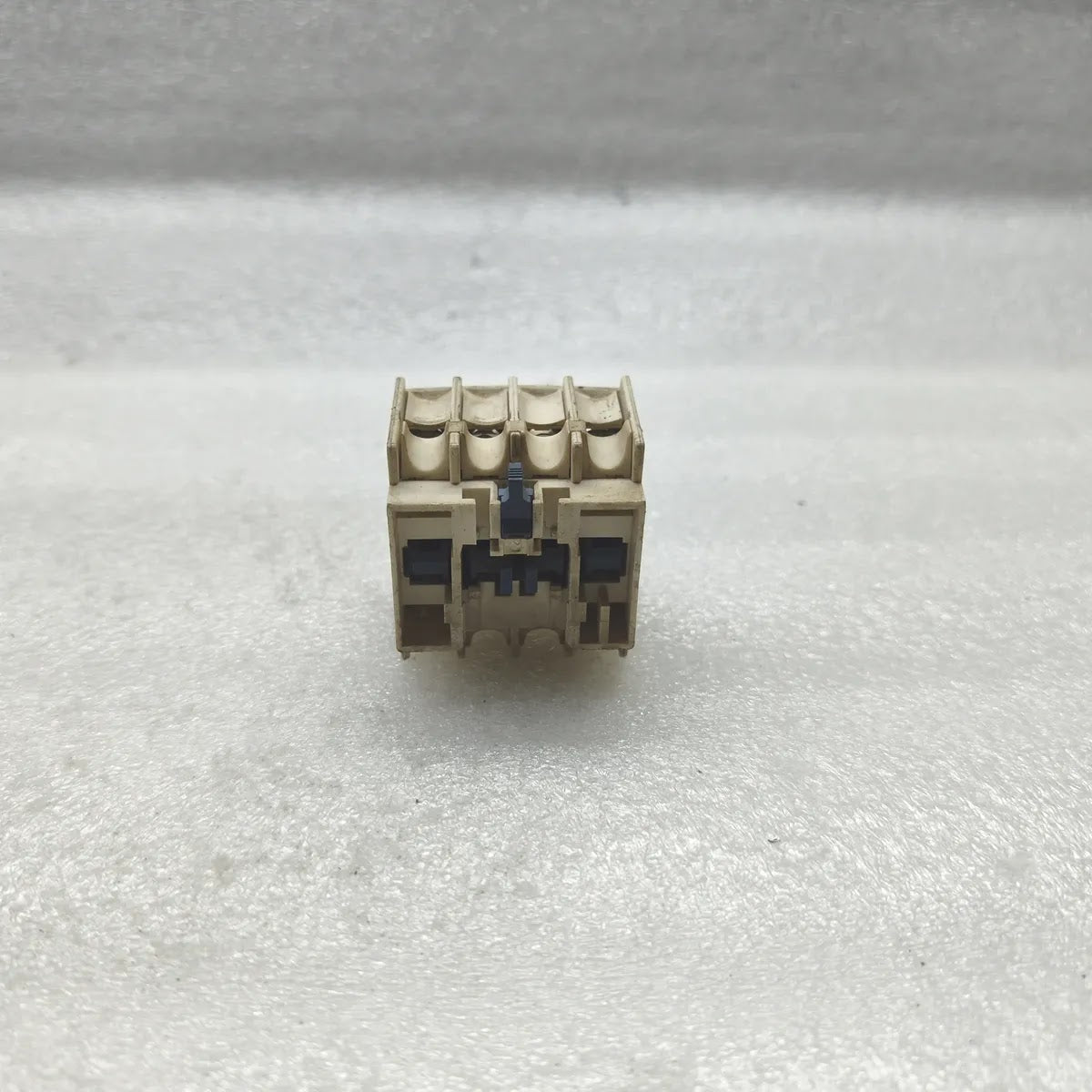 S Electric LADN22 TeSys Auxiliary Contact Block 2NO+2NC 10A 690V
