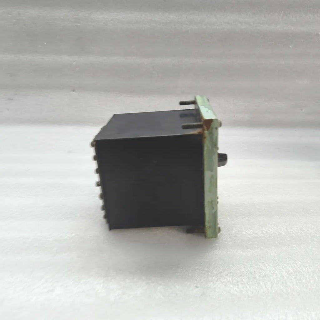 Marine ENGINE CYLINDER EXHAUST GAS TEMPERATURE Selector Switch Indicator Panel